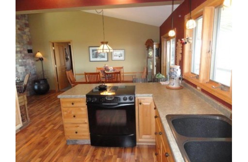 E2807 N Ridge Rd, Genoa, WI 54632