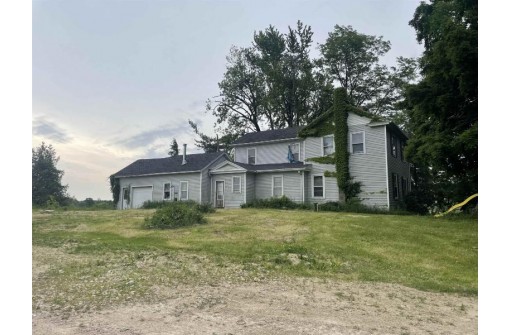 8696 Grams Rd, Ripon, WI 54971