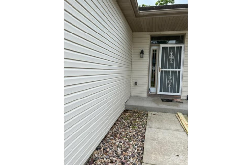 413 14th Ave, Baraboo, WI 53913