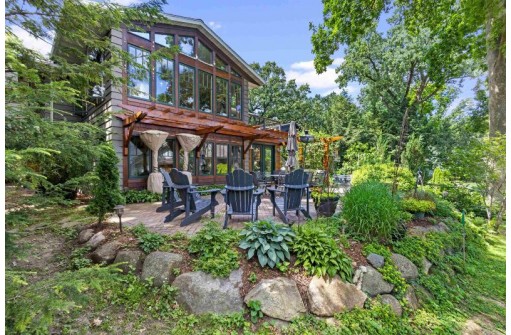 5114 Lake Mendota Dr, Madison, WI 53705