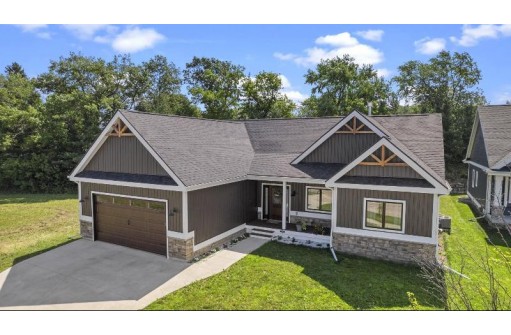 62 Oak Ridge Tr, Deerfield, WI 53531