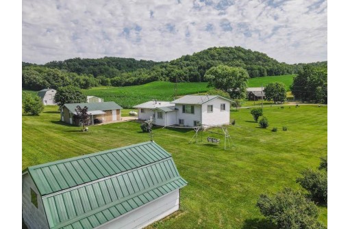 28262 Post Hollow Ln, Lone Rock, WI 53556