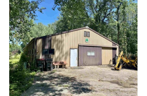 W872 Golf Course Rd, Brodhead, WI 53520