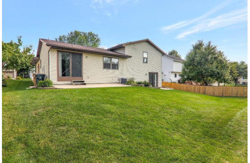 6246 Sandsnes Ln, Madison, WI 53719