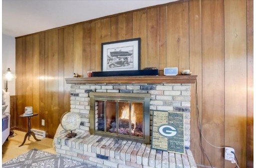 913 Greenwich Dr, Madison, WI 53711