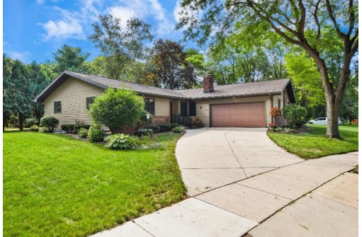 7405 Whitacre Rd /325 Oldfield Rd, Madison, WI 53717