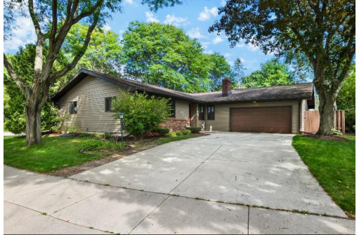 7405 Whitacre Rd /325 Oldfield Rd, Madison, WI 53717