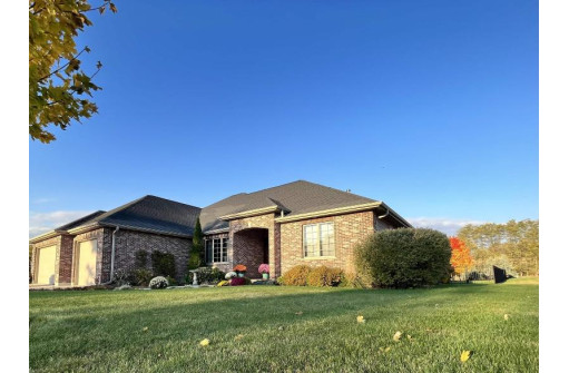 639 Greenway Point Dr, Janesville, WI 53548