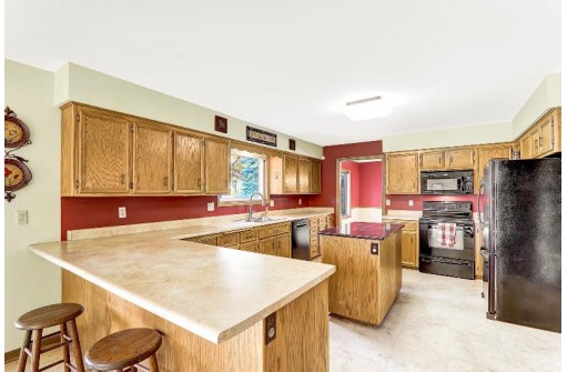 5401 Marsh Woods Dr, McFarland, WI 53558