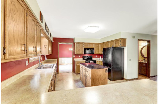 5401 Marsh Woods Dr, McFarland, WI 53558