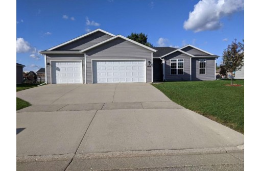 1614 Prairie Knoll Dr, Janesville, WI 53546