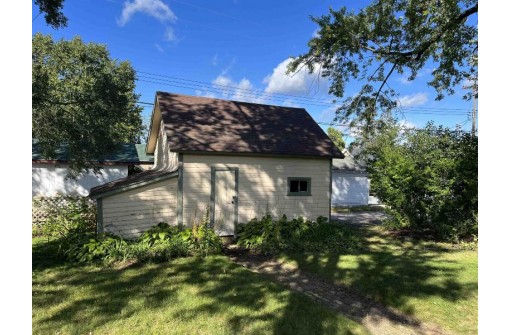 711 Prospect Ave, Portage, WI 53901