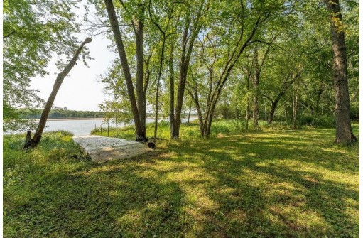 W10679 River Shores Rd, Portage, WI 53901