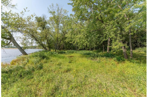 W10679 River Shores Rd, Portage, WI 53901