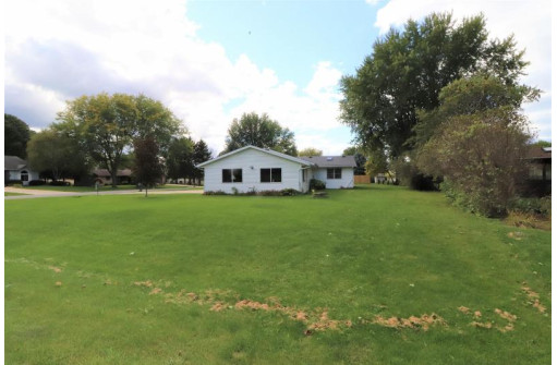 4260 Pella Ln, McFarland, WI 53558