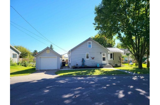 738 Crescent St, Mauston, WI 53948