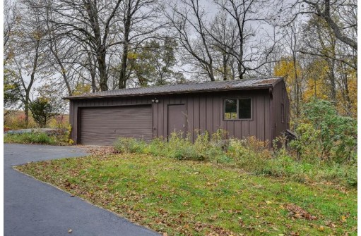 2950 Hwy 39, Mineral Point, WI 53565