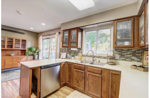 905 Inwood Way, Madison, WI 53714