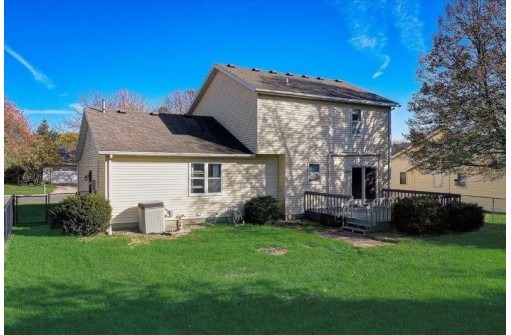 1009 Monteray Ln, Waunakee, WI 53597