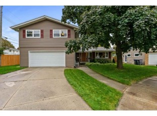 3303 Hickory Cir Sheboygan, WI 53081