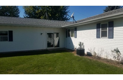 1033 Oriole St, Waupun, WI 53963