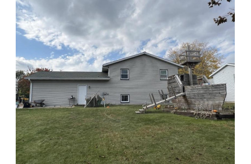 902 Farmer Ave, Tomah, WI 54660