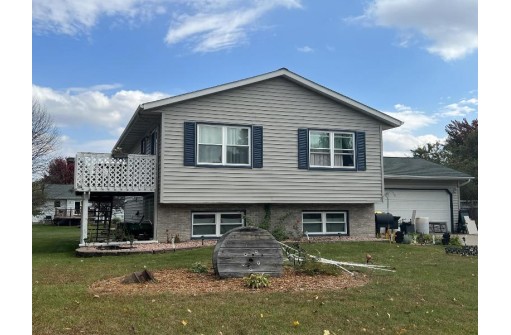 902 Farmer Ave, Tomah, WI 54660