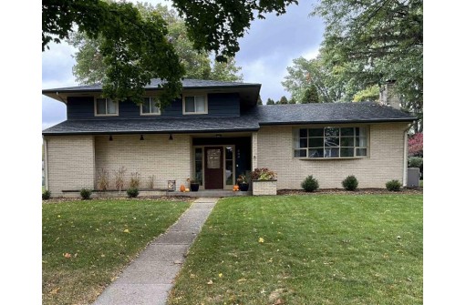 409 Winnebago Dr, Janesville, WI 53545