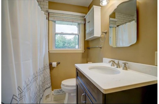 708 Douglas Tr, Madison, WI 53716