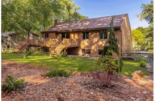 5615 Old Middleton Rd, Madison, WI 53705