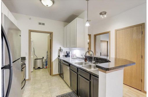 121 Metro Terr 307, Madison, WI 53718