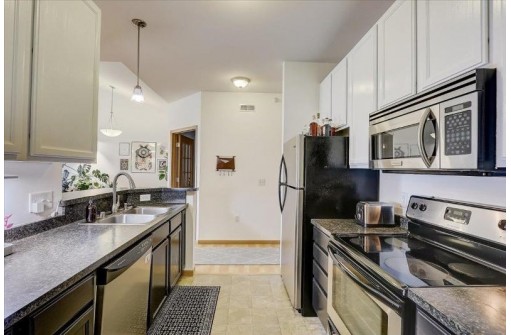 121 Metro Terr 307, Madison, WI 53718