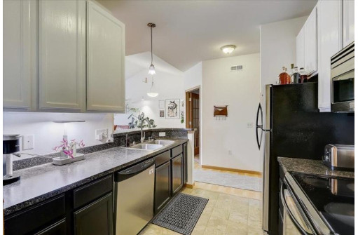 121 Metro Terr 307, Madison, WI 53718