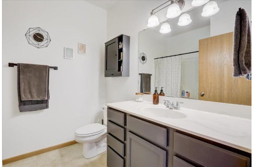 121 Metro Terr 307, Madison, WI 53718