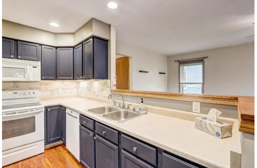 239 S Musket Ridge Dr, Sun Prairie, WI 53590