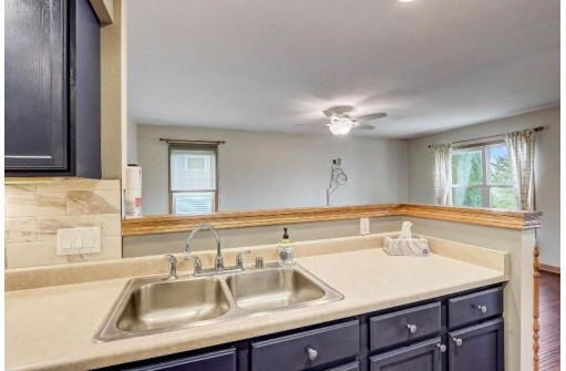 239 S Musket Ridge Dr, Sun Prairie, WI 53590