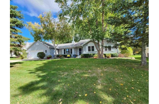 218 E Mills Dr, Lake Mills, WI 53551