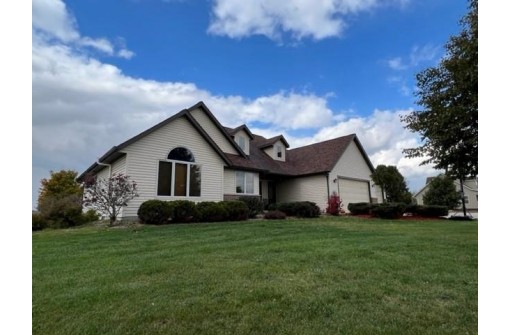 N7413 High Prairie Ln, New Glarus, WI 53574