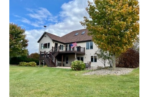 N7413 High Prairie Ln, New Glarus, WI 53574