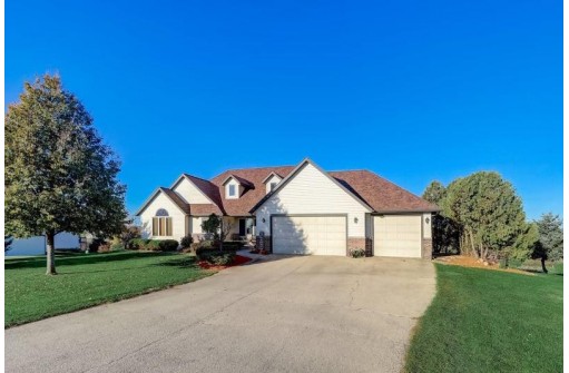 N7413 High Prairie Ln, New Glarus, WI 53574