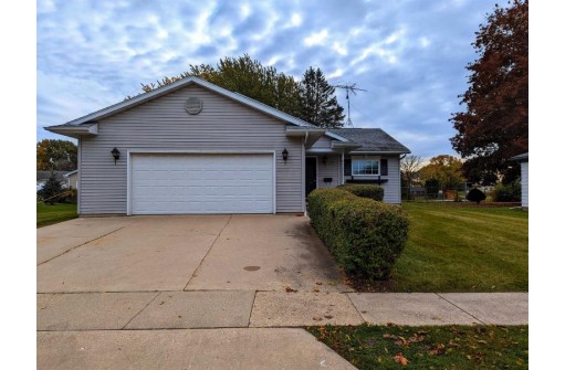 105 Roller Ave, Beaver Dam, WI 53916