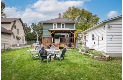 161 S Fremont St, Janesville, WI 53545