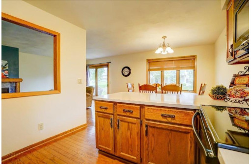 107 Meadow Oak Tr, Waunakee, WI 53597