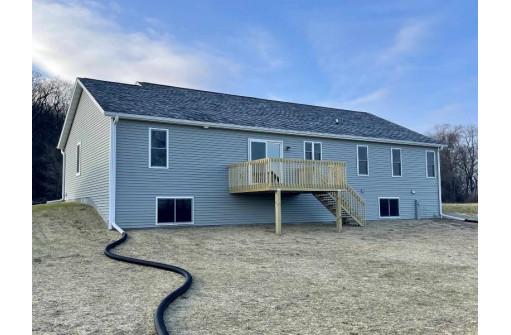 726 Forest Edge Dr, Mazomanie, WI 53560