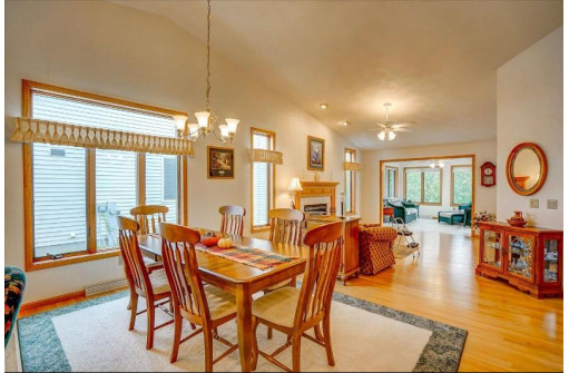 7 Fairview Tr, Waunakee, WI 53597