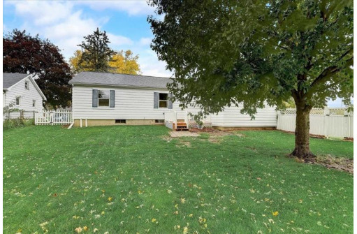 310 Ellickson St, Arlington, WI 53911