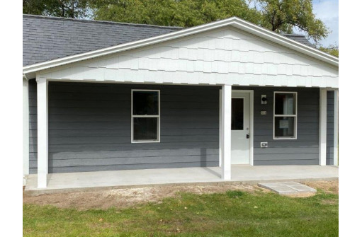 316 E Ormsby St, Oxford, WI 53952