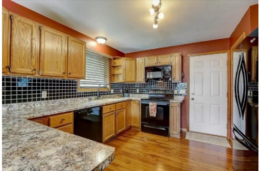 1019 Monteray Ln, Waunakee, WI 53597