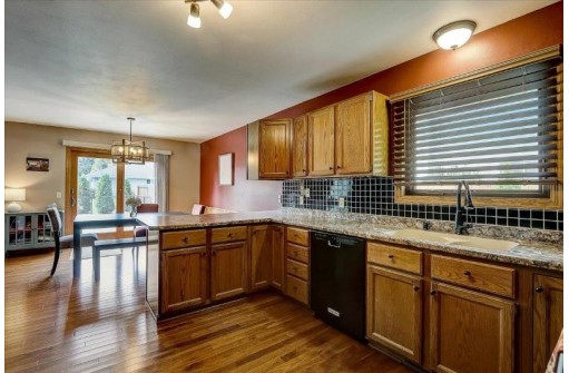 1019 Monteray Ln, Waunakee, WI 53597