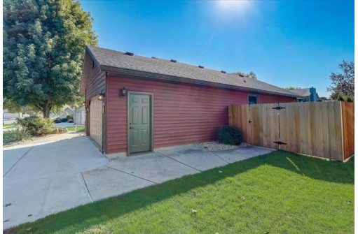 1019 Monteray Ln, Waunakee, WI 53597